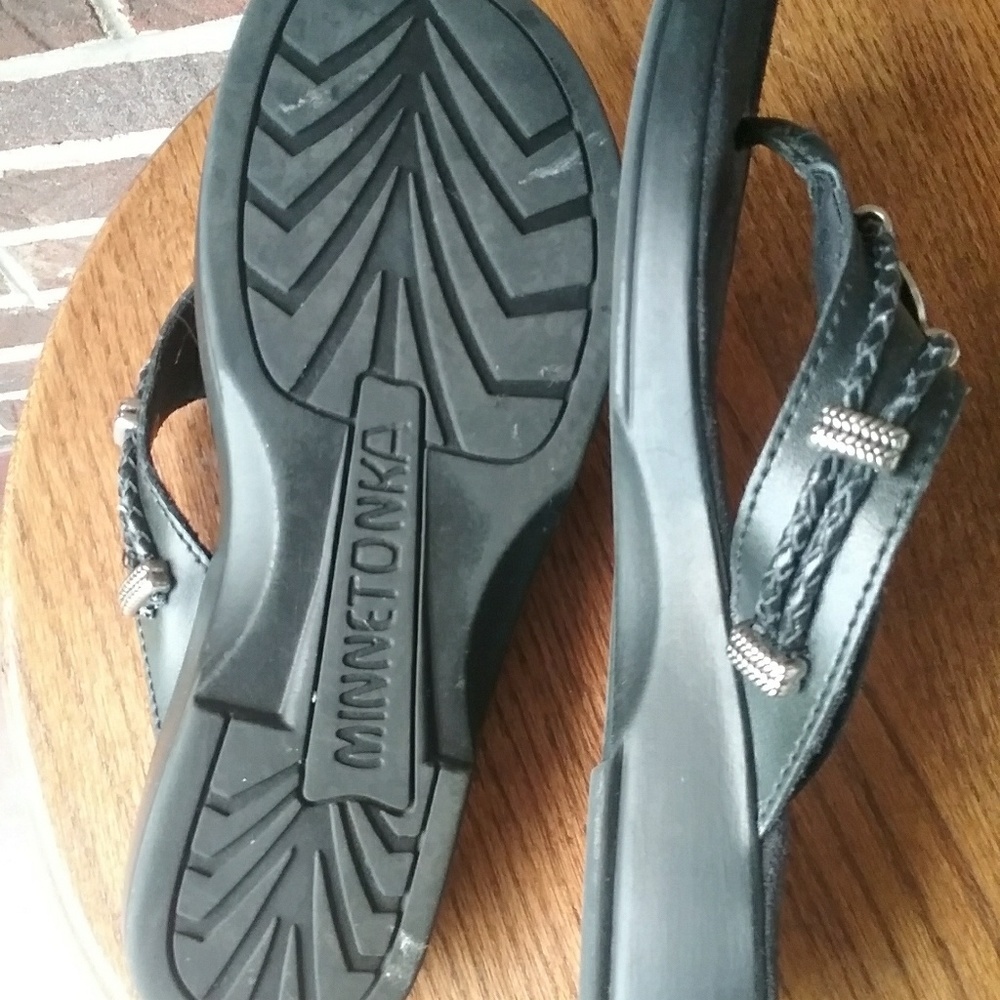 Minnetonka Black Leather Sandals Southwestern - Picture 6 of 6